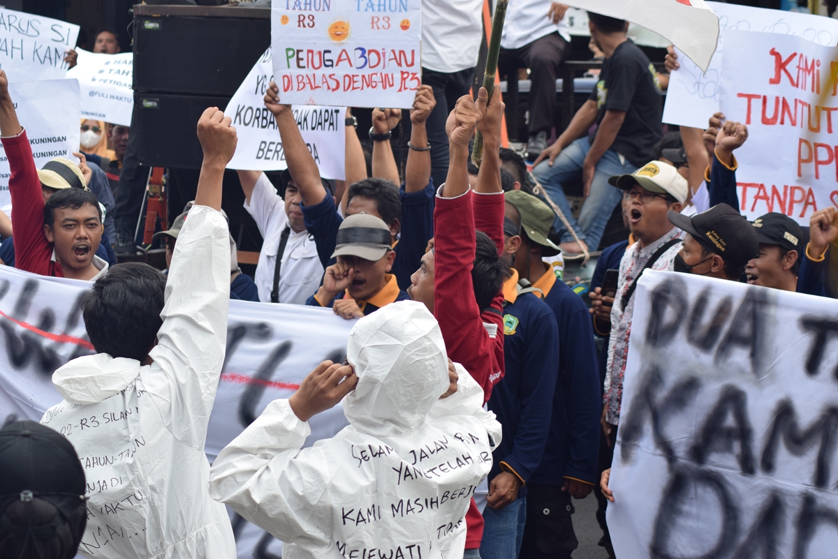 Ribuan Honorer Daerah Demo di Depan Kantor DPRD Kuningan, Ketua DPRD dan Pejabat Temui di Lokasi