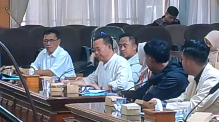 DPRD Kuningan Ingatkan Disdikbud Tak Bebani Guru Lagi