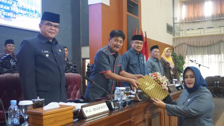 DPRD Kuningan Resmi Tetapkan 10 Raperda di Tahun 2025