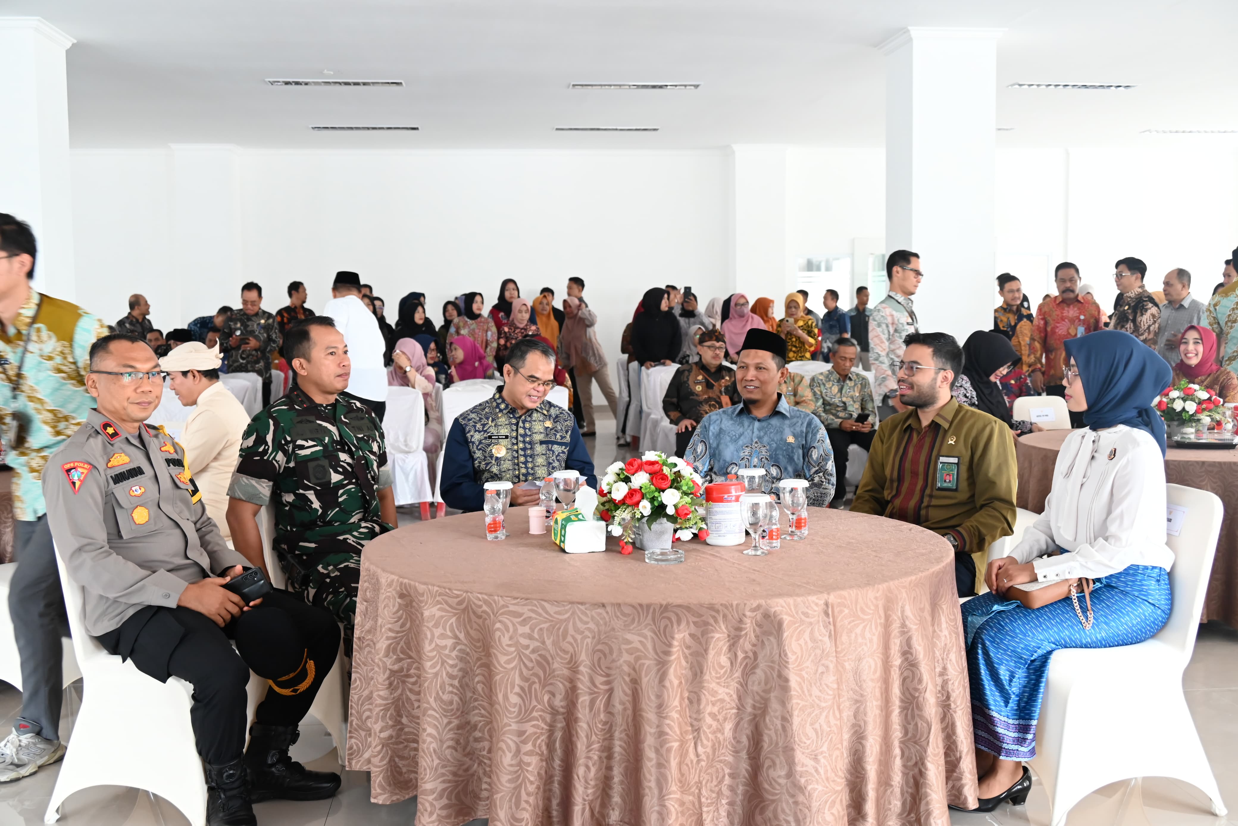 Pimpinan DPRD Kab. Kuningan H.Dwi Basyuni Natsir, Lc menghadiri acara Peresmian Gedung SEkretariat DPRD Kabupaten Kuningan