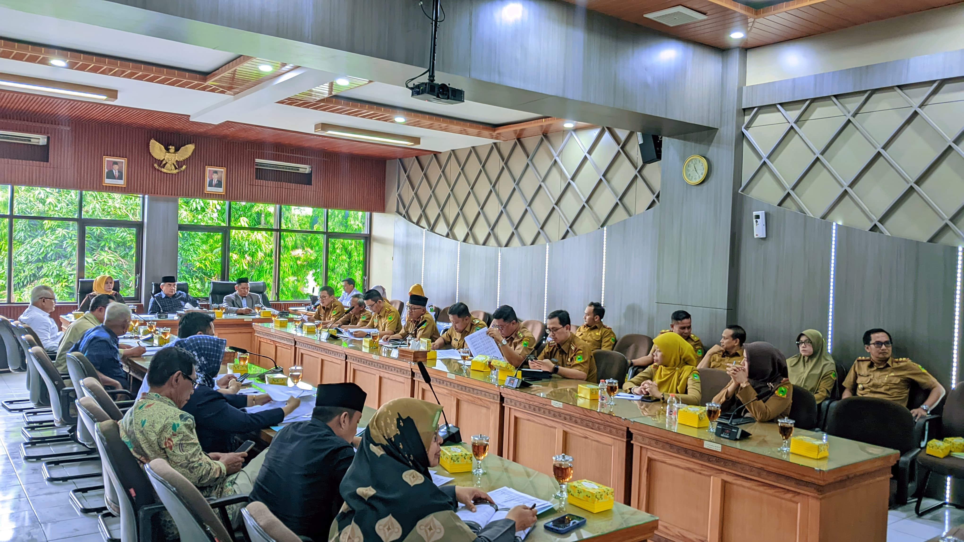 Rapat Badan Anggaran DPRD Kabupaten Kuningan bersama Tim Anggaran Pemerintah Daerah (TAPD)