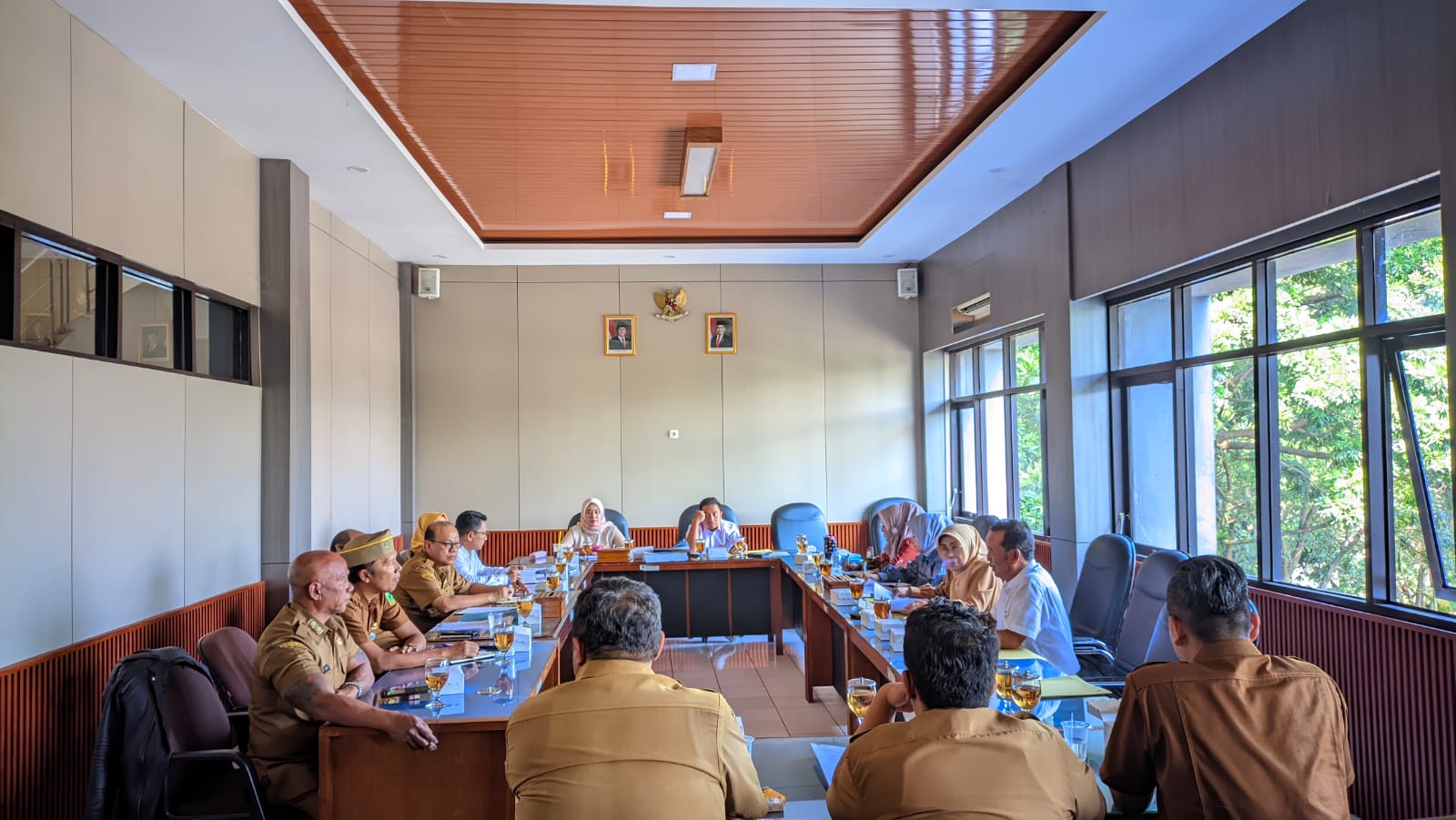 Rapat Kerja Komisi II DPRD Kabupaten Kuningan bersama Asda II, Diskoperindag, Disporapar dan Bag. Perekonomian Dan SDA Setda