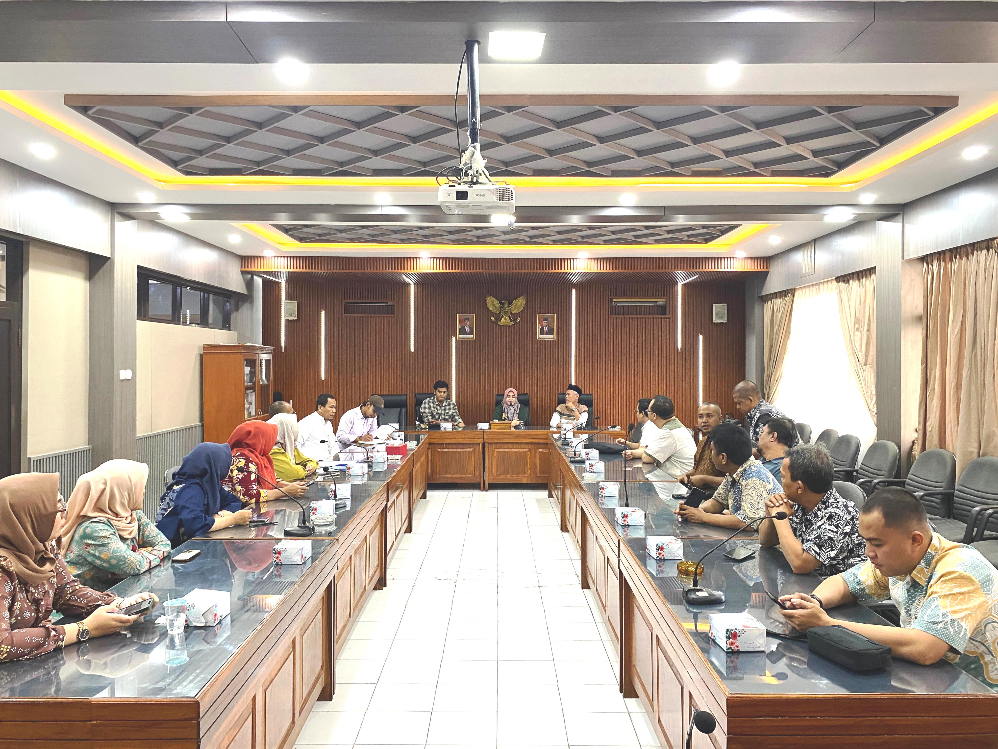 Penerimaan Kunjungan Kerja dari DPRD Kabupaten Bekasi oleh Kabag Program dan Keuangan Ani Nurhayati, S.E., M.M